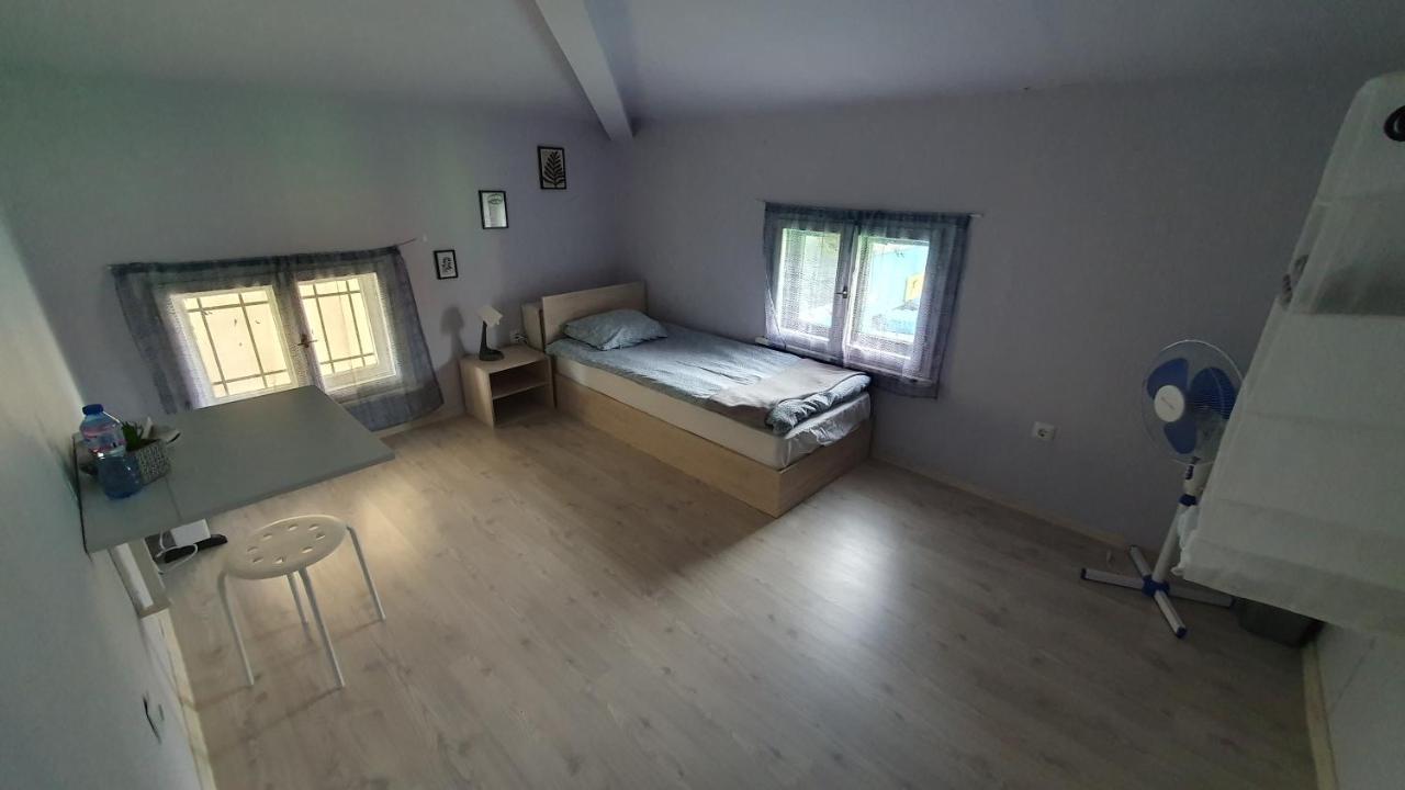 Стаи За Гости Sun House Apartman Várna Kültér fotó