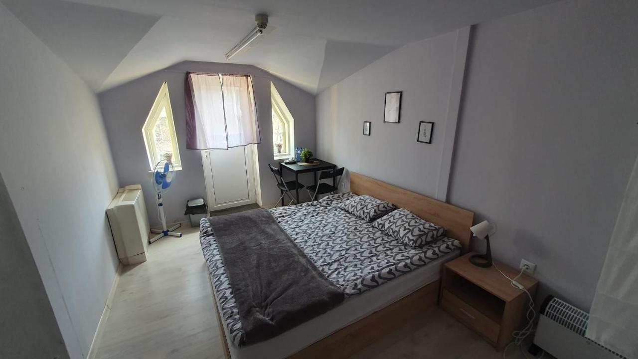 Стаи За Гости Sun House Apartman Várna Kültér fotó