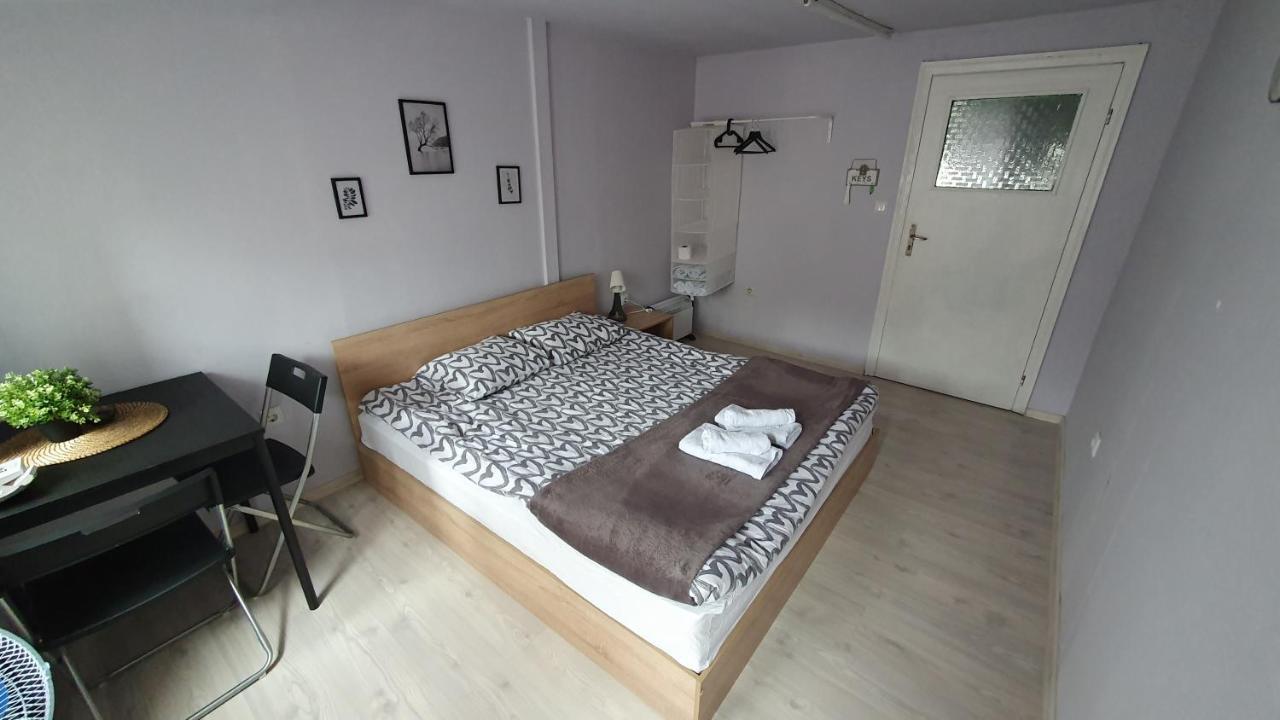 Стаи За Гости Sun House Apartman Várna Kültér fotó