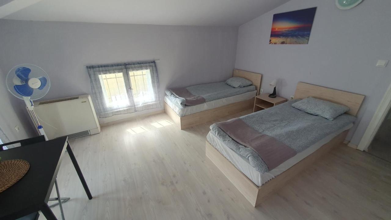 Стаи За Гости Sun House Apartman Várna Kültér fotó