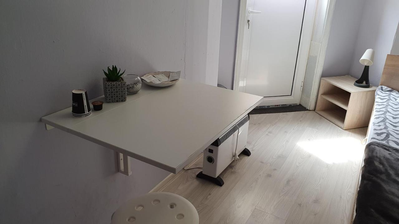 Стаи За Гости Sun House Apartman Várna Kültér fotó
