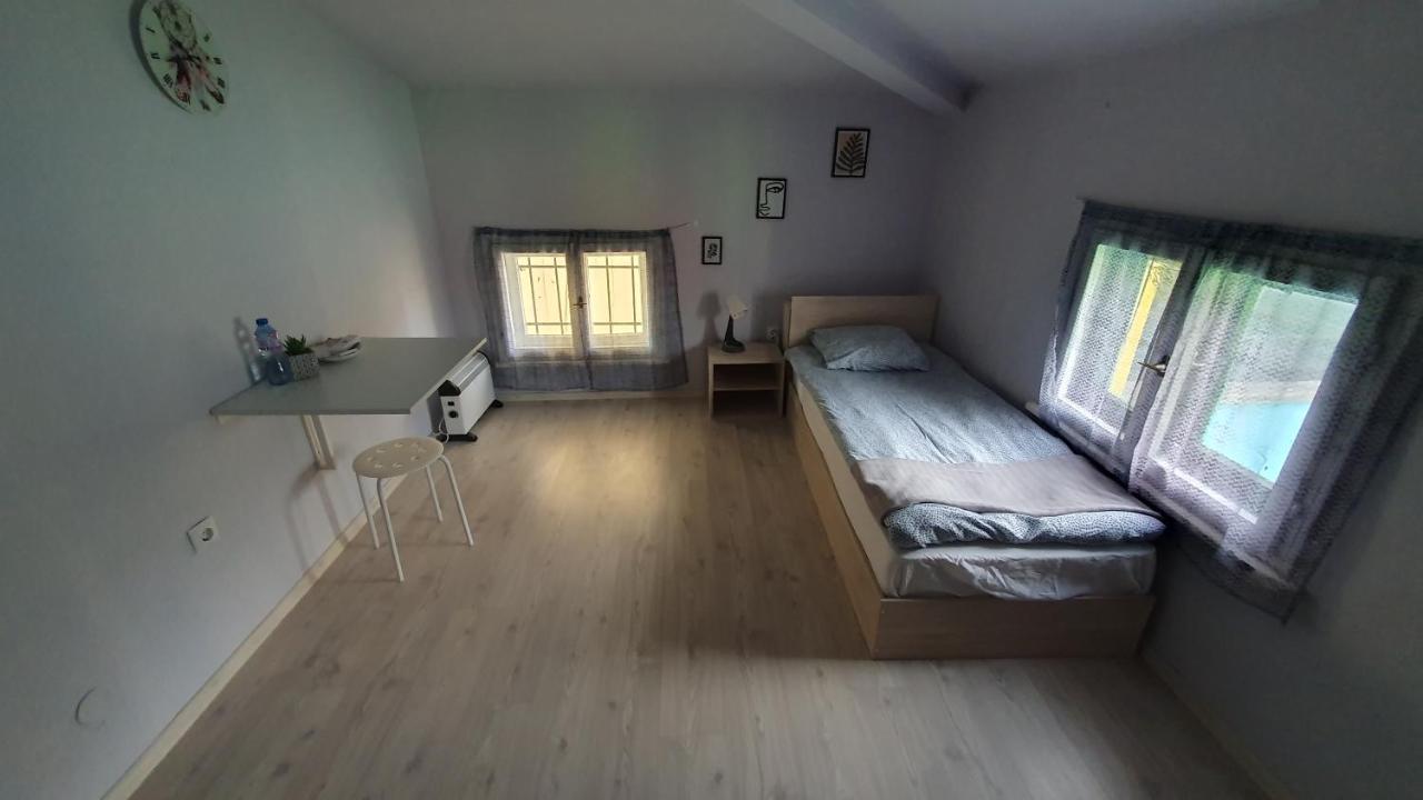 Стаи За Гости Sun House Apartman Várna Kültér fotó