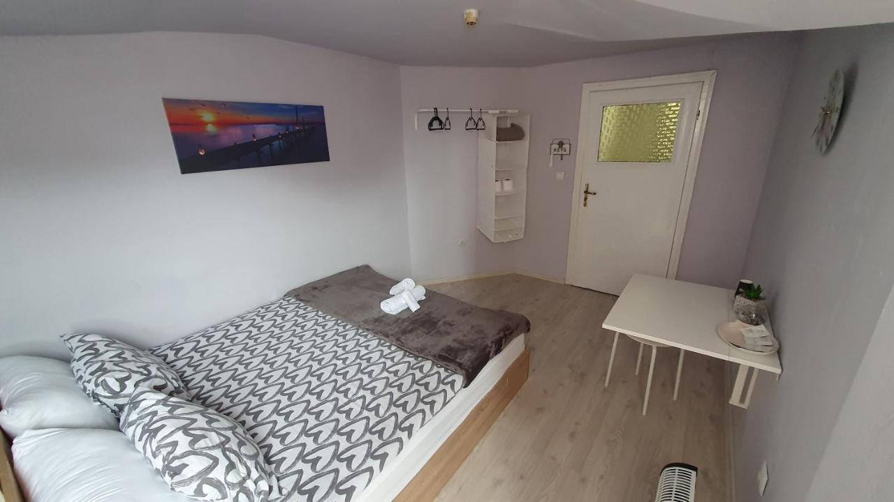Стаи За Гости Sun House Apartman Várna Kültér fotó