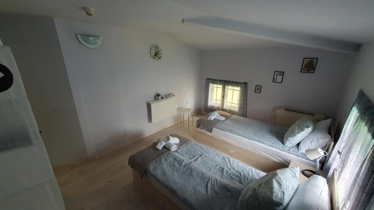 Стаи За Гости Sun House Apartman Várna Kültér fotó
